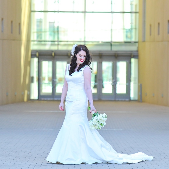 Wedding Gown- Jason Alexander Signature style 9804 - Picture 1 of 8